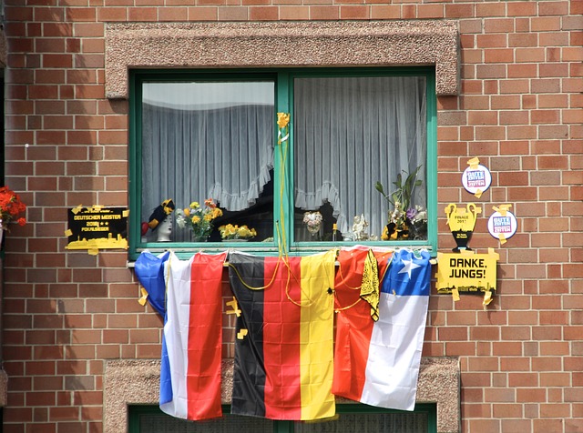 也引发了广 也引发了广